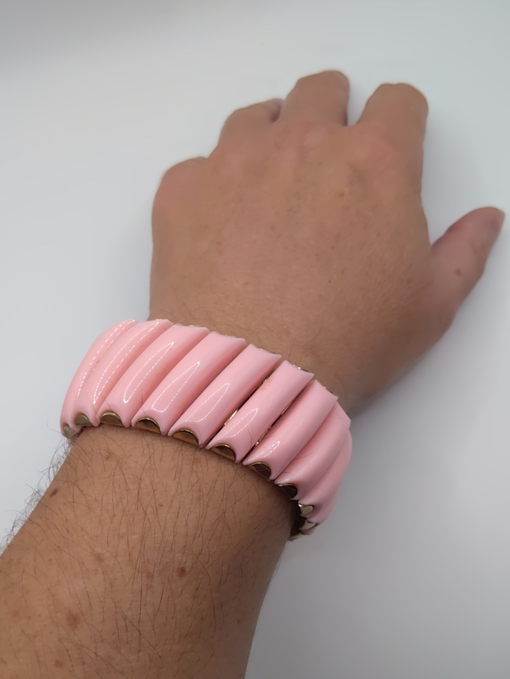 Bergere Pink Lucite Accordian Stretch Bracelet Vintage Sz 5.5-7.5 - Picture 5 of 7